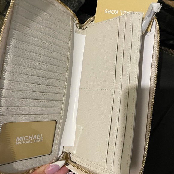 Authentic Michael kors jet set wallet brand new - Picture 4 of 6